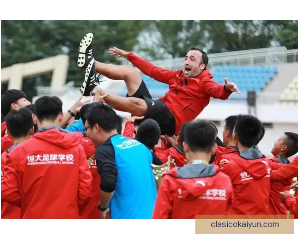 安德烈斯·伊涅斯塔在退役后积极参与足球青训，状态持续回暖。